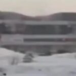 Crolla il tetto di un centro commerciale in Siberia