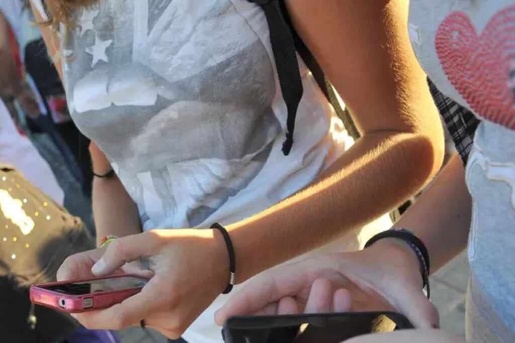 Ragazze col telefonino