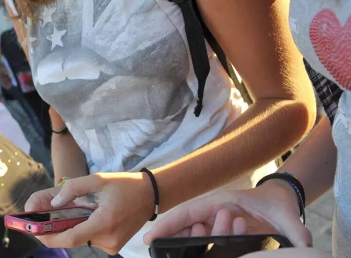 Ragazze col telefonino