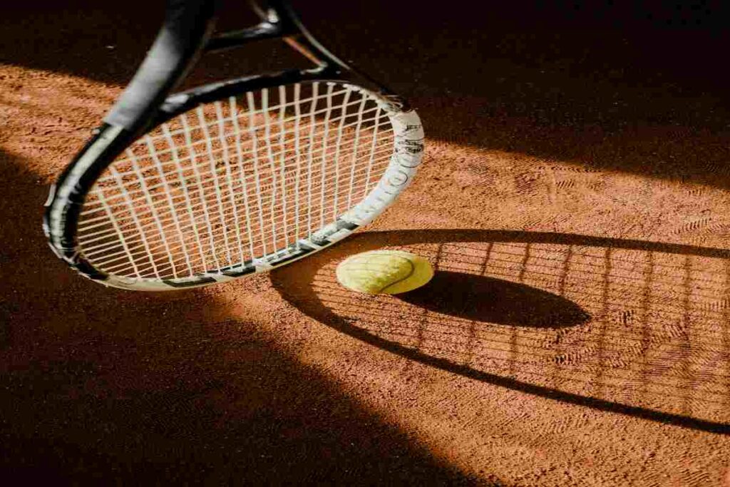 Una racchetta da tennis