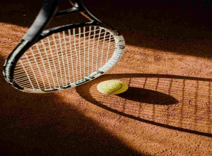 Una racchetta da tennis
