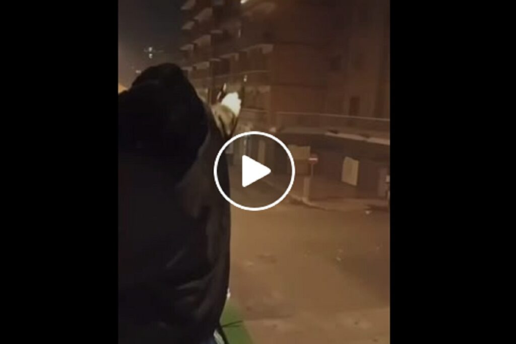 Il ragazzo che spara dal balcone a Taranto