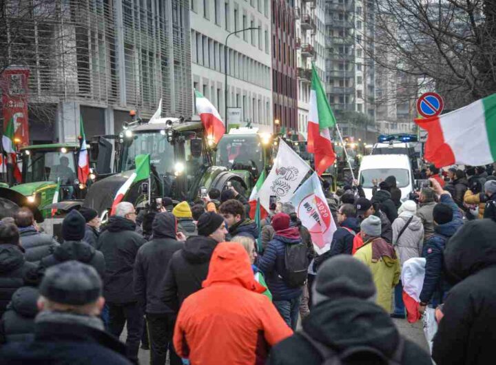 Mercosur, i trattori che bloccano il traffico a Milano
