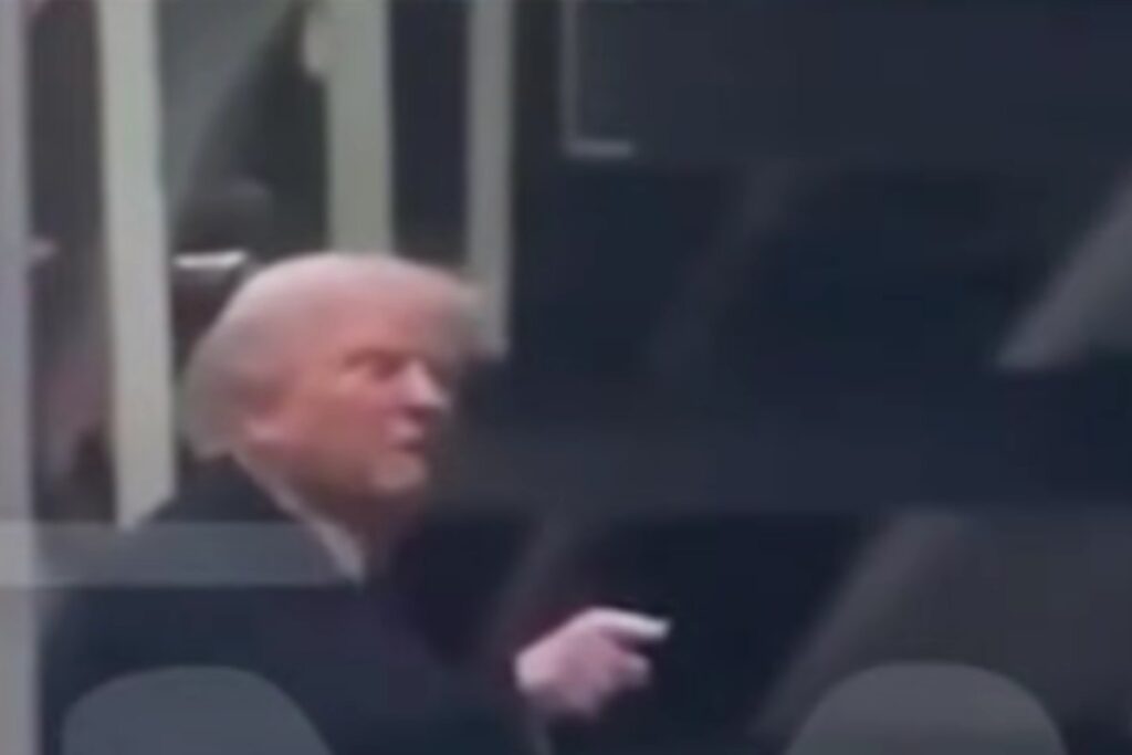 Trump risponde alle accuse di un operaio