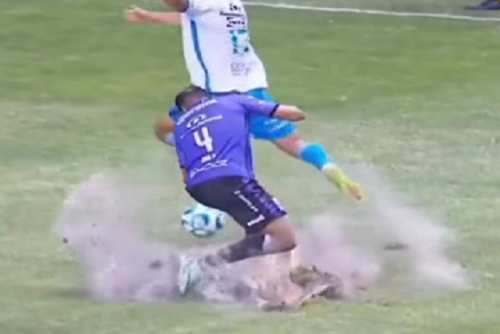 Voragine campo da calcio