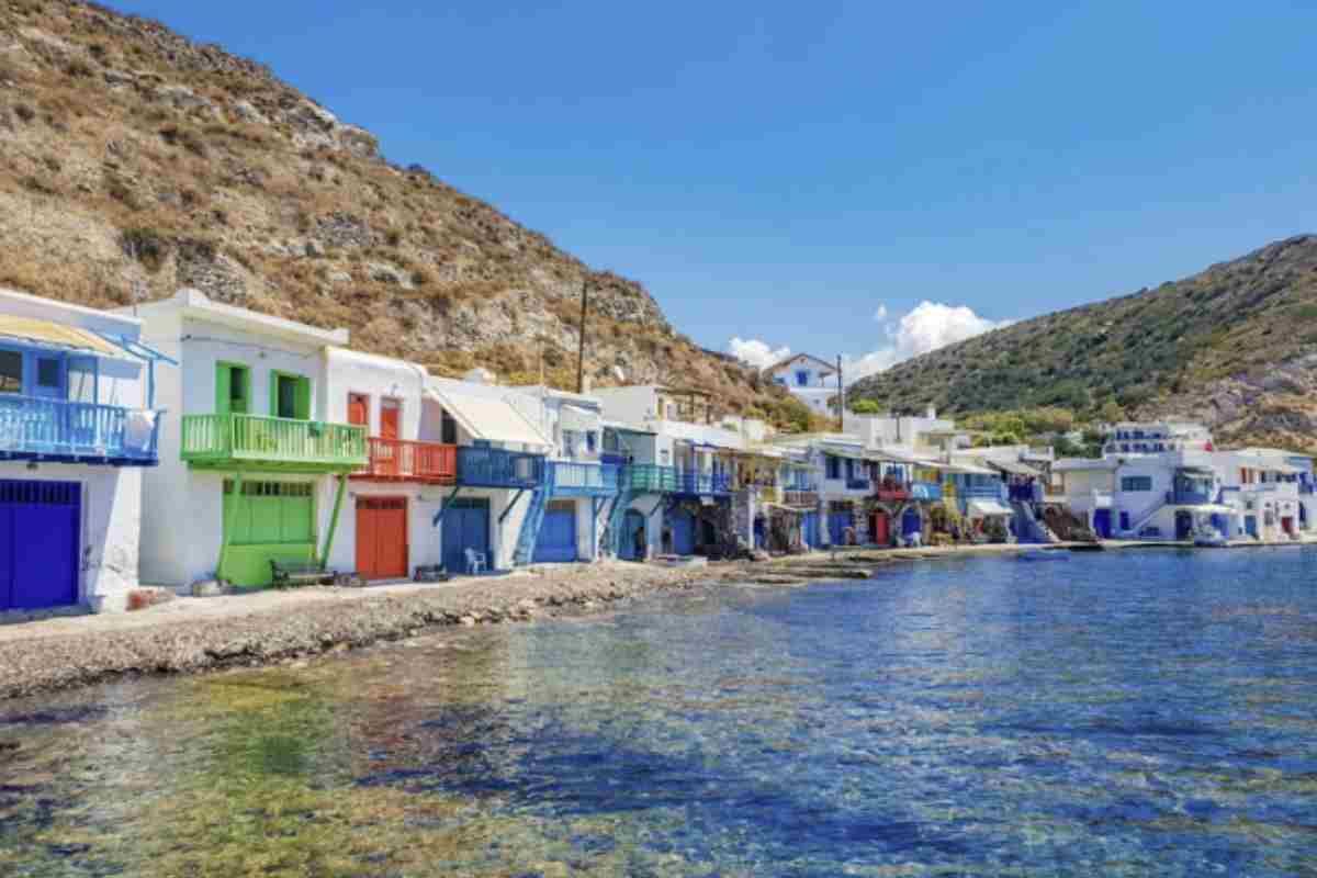 Sembra un’isola dei Caraibi, ma è a due passi da noi: il borgo segreto tra mare cristallino e spiagge da sogno