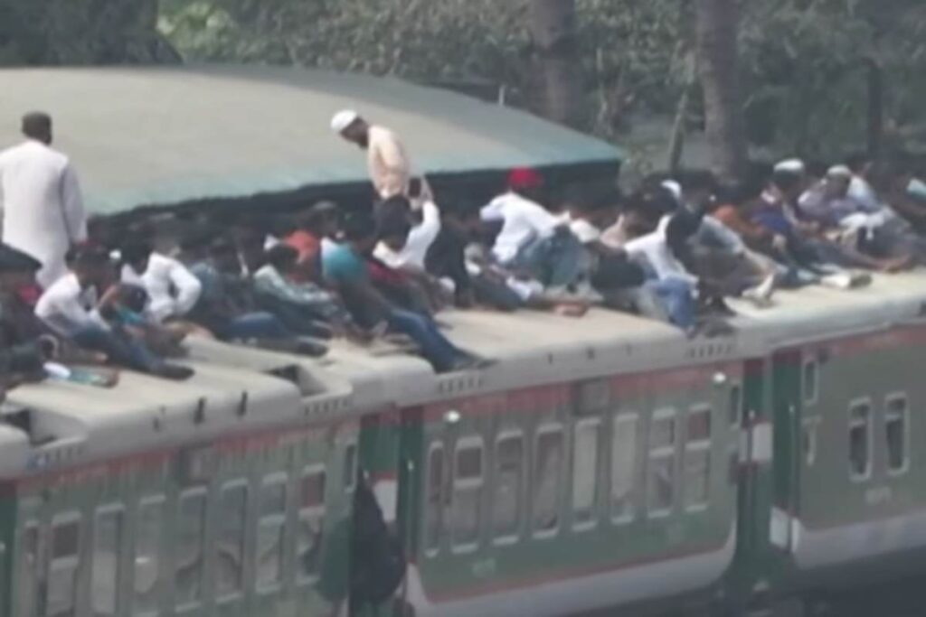 Treno affollato in Bangladesh