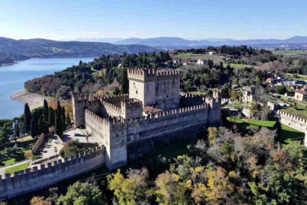 Proprio a pochi chilometri da città di rilievo come Orvieto e Todi