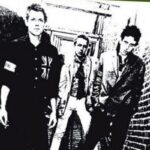 La copertina di The Clash, il primo album della band di Joe Strummer, pubblicato nel 1977