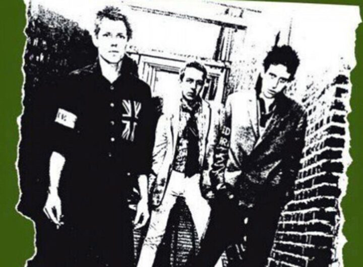 La copertina di The Clash, il primo album della band di Joe Strummer, pubblicato nel 1977