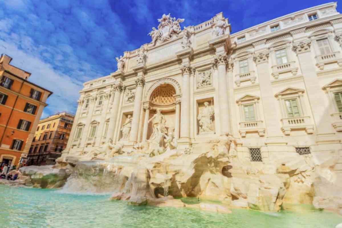 La Fontana di Trevi, progettata dall’architetto Nicola Salvi tra il 1732 e il 1762 e completata da Giuseppe Pannini,