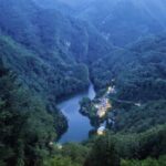 Questo gioiello nascosto, incastonato tra i boschi di castagni delle Alpi Apuane