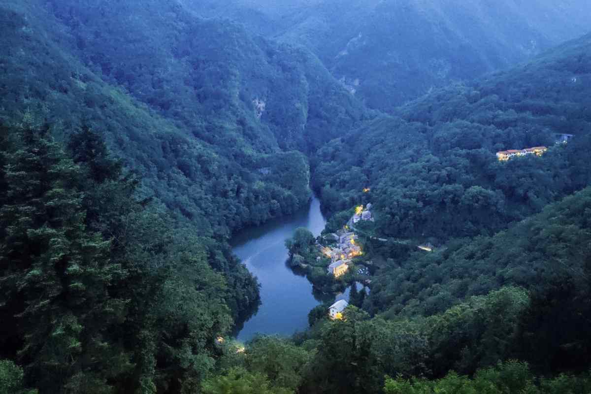 Dimenticate le colline: questo borgo toscano vi farà innamorare dell’acqua