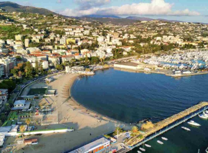 La città ligure, famosa in tutto il mondo per il Festival della Canzone Italiana che si svolge ogni anno a febbraio al Teatro Ariston