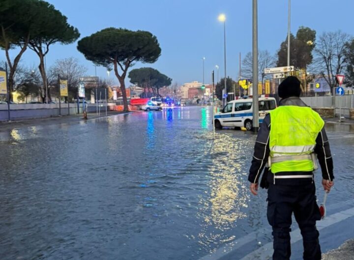 Strada allagata roma est