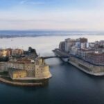 Tra le attrazioni più iconiche della città di Taranto spicca il Castello Aragonese, una fortezza imponente costruita nel XIII