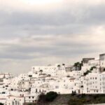 Queste località, con le loro case imbiancate a calce e le influenze culturali moresche, rappresentano un patrimonio storico