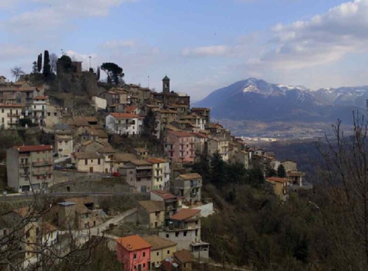 Con i suoi appena 152 abitanti al 31 ottobre 2025, il borgo rimane uno dei meno popolati della Città metropolitana di Roma