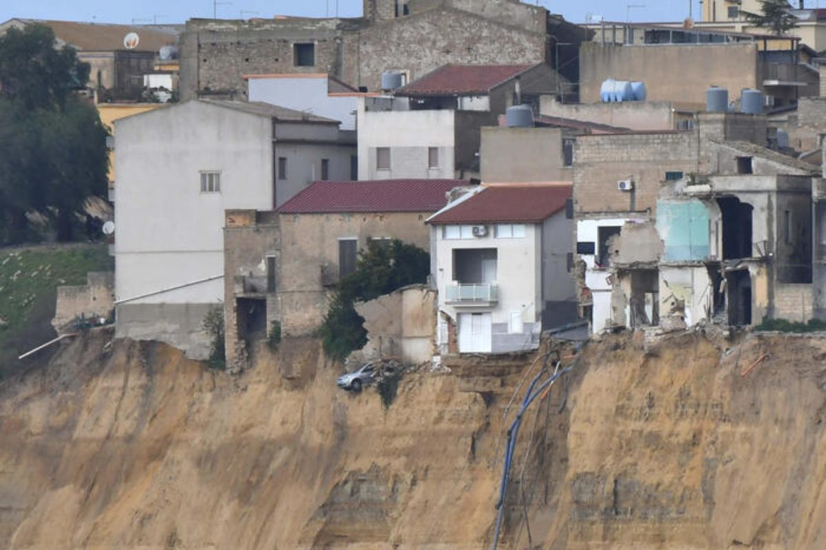 auto bilico frana niscemi