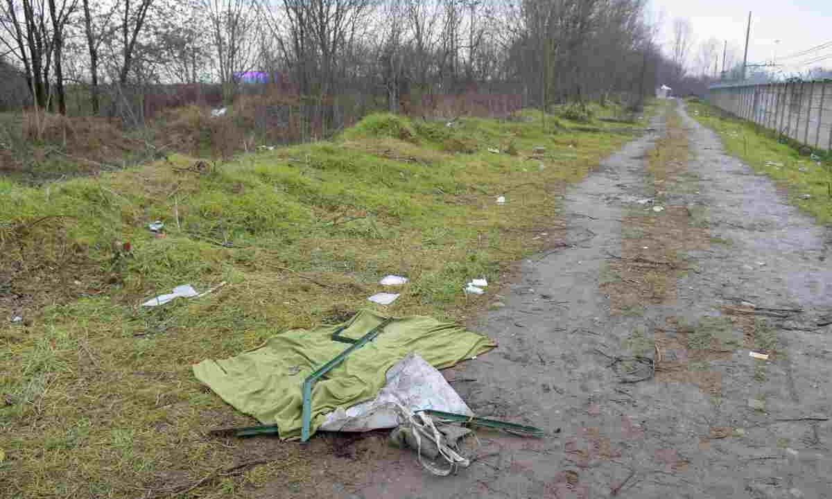 Il punto del bosco in cui è morto il pusher a Rogoredo