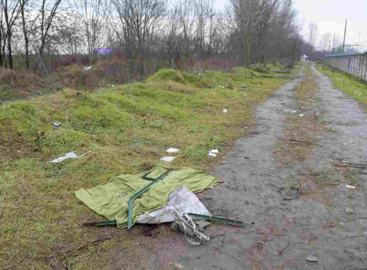 Il punto del bosco in cui è morto il pusher a Rogoredo