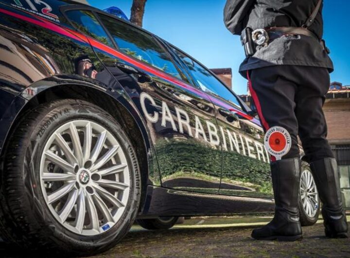 Una volante dei carabinieri