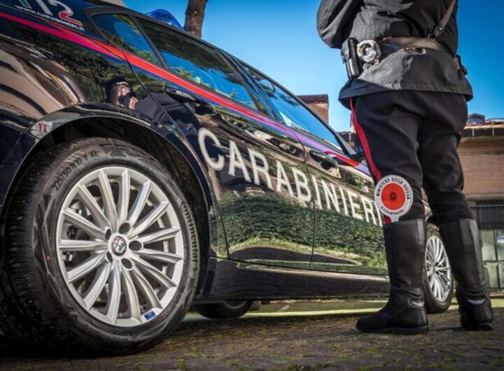 Una volante dei carabinieri