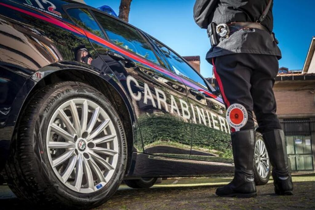 Una volante dei carabinieri