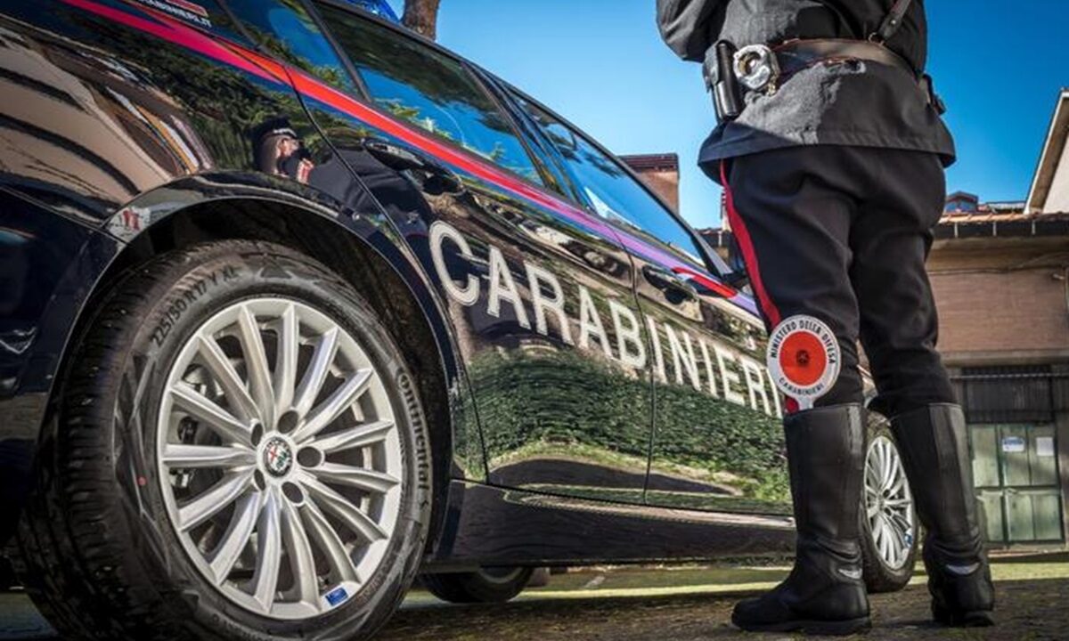 Una volante dei carabinieri
