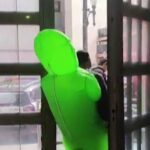 Brasile, agente di polizia travestito da alieno