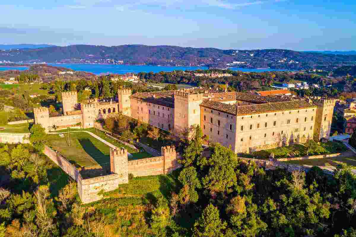 Vederlo una volta non basta: visita questo borgo e