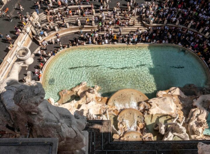 fontana di trevi vista dalla terrazza di palazzo poli