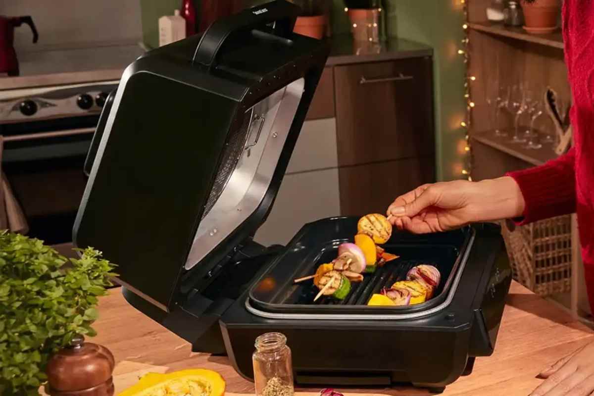 Friggitrice ad aria con grill incorporato, Lidl la propone a meno di una cena di pesce