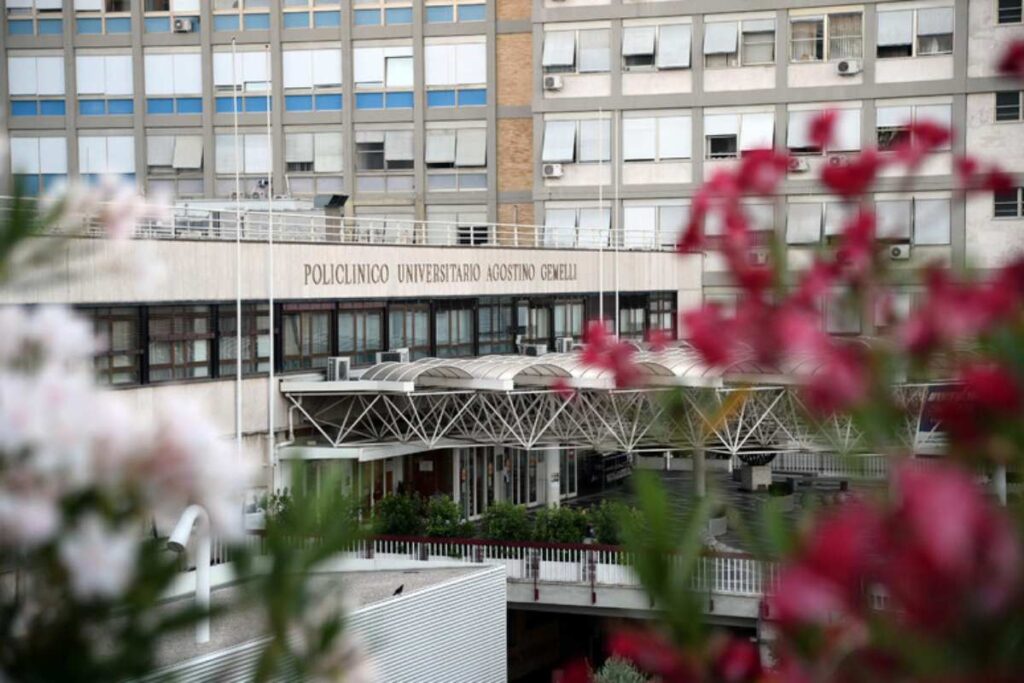 vista del policlinico gemelli di roma