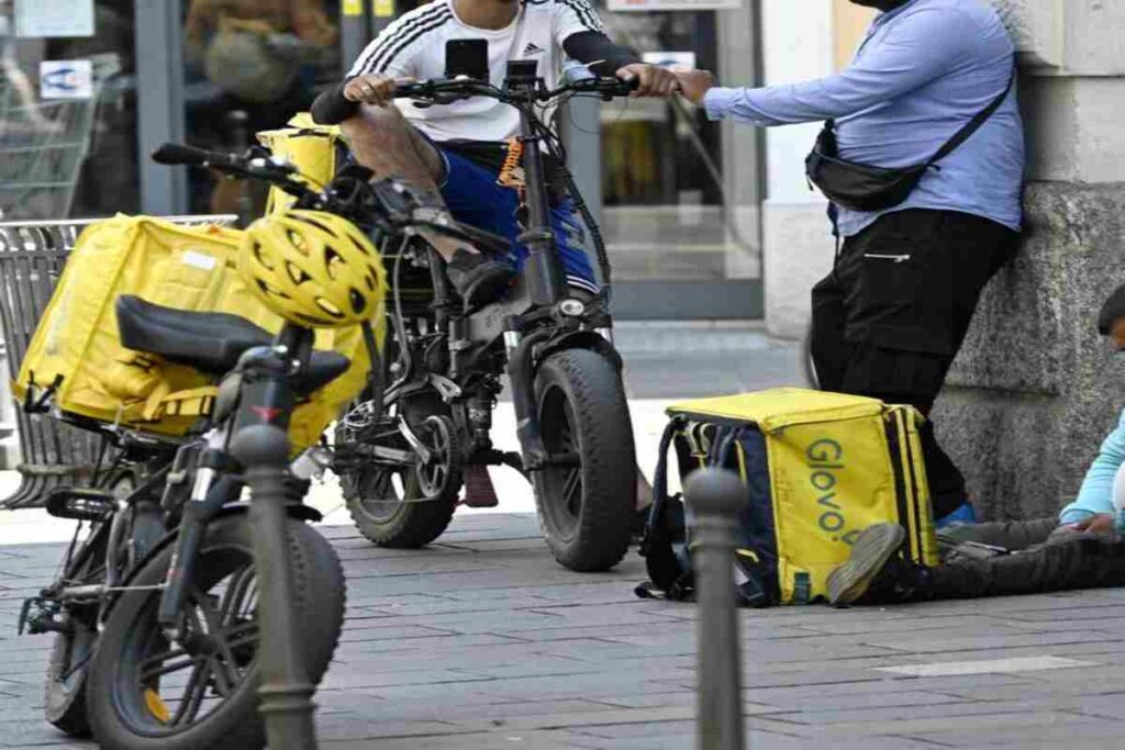 Un corriere di Glovo