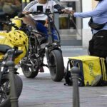 Un corriere di Glovo