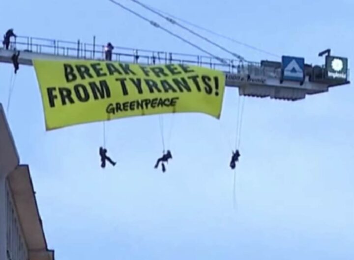 La protesta di Greenpeace a Monaco