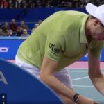 humbert guarda il cellulare