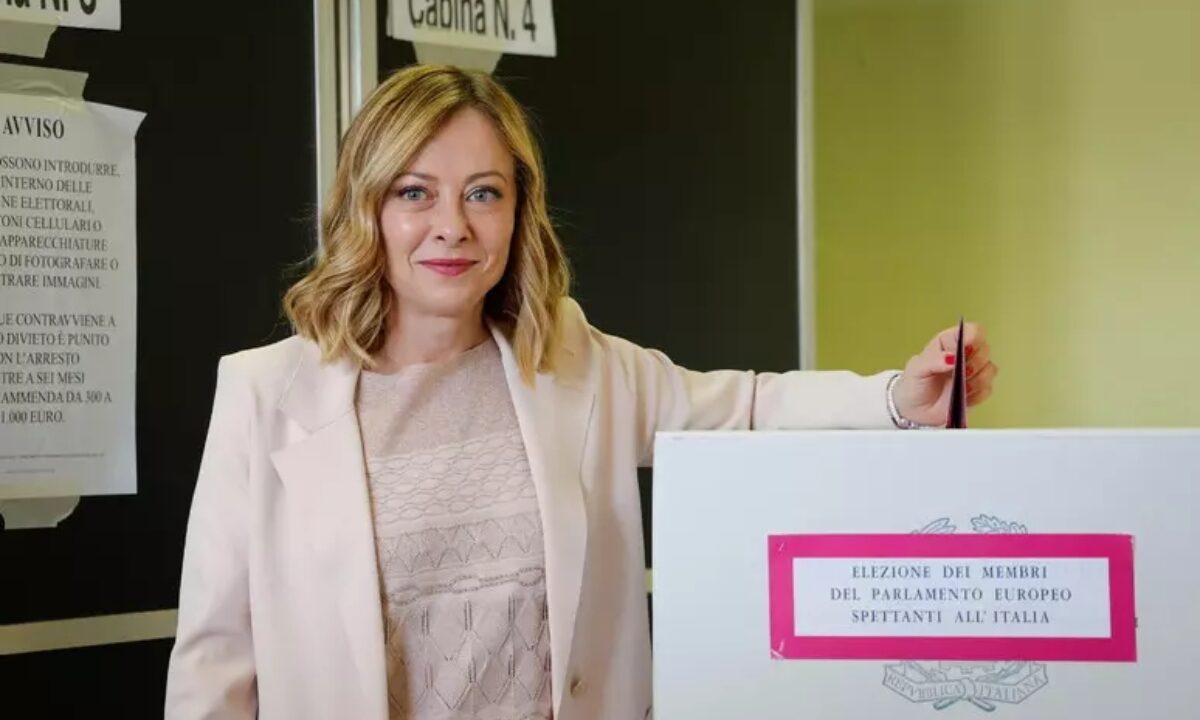 meloni al seggio elettorale