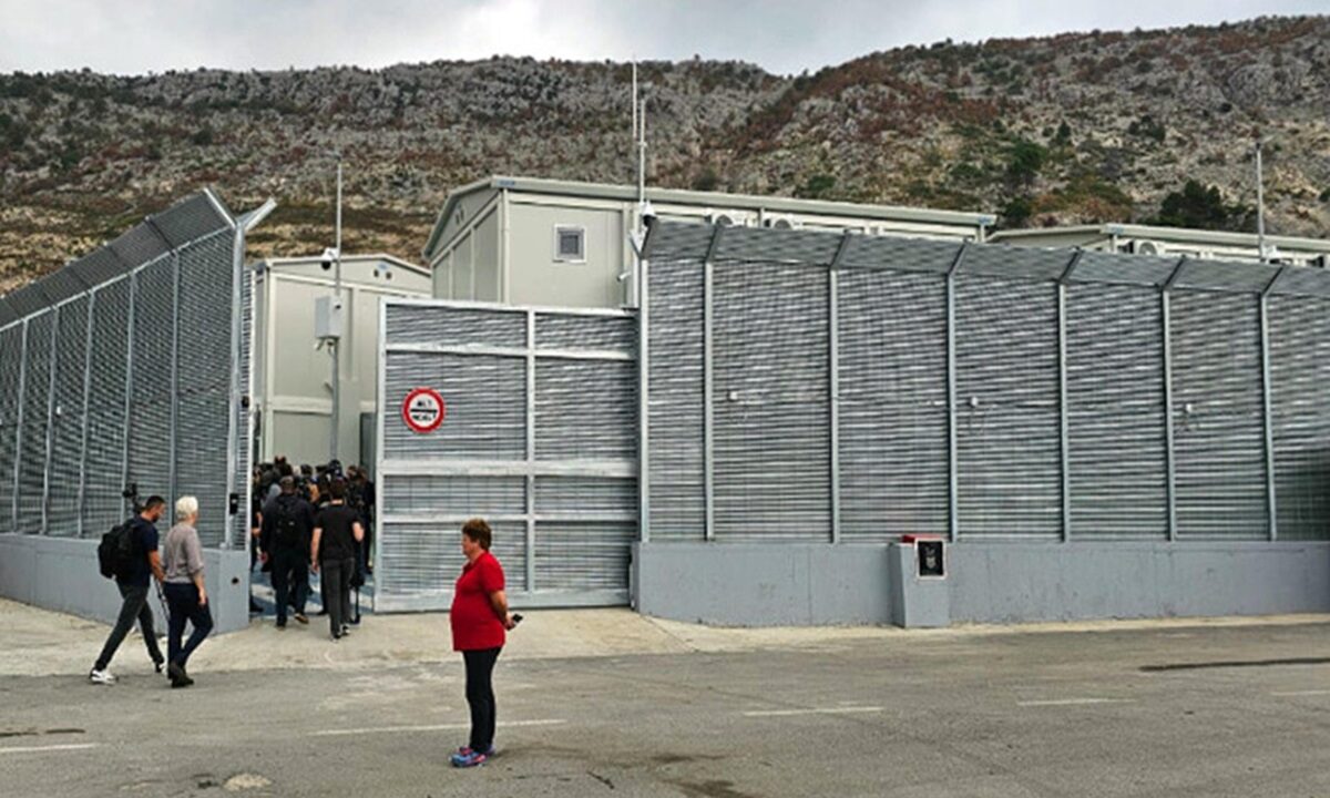 Il centro migranti in Albania