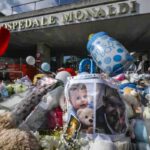 Oggetti in ricordo di Domenico, il piccolo morto a Napoli all'ospedale Monaldi