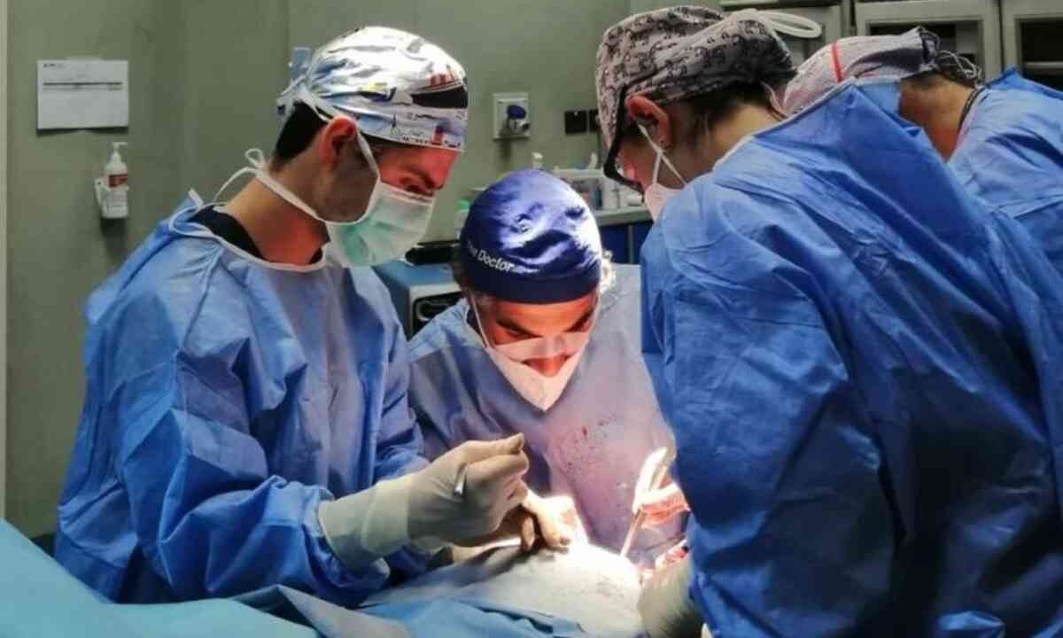 Medici in sala operatoria