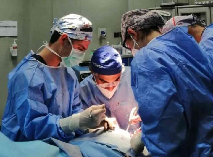 Medici in sala operatoria