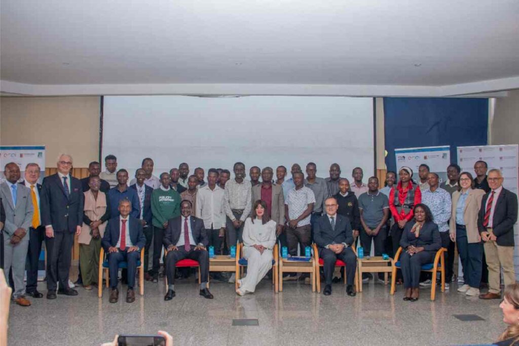 Nairobi, il Ministro Bernini incontra le studentesse e gli studenti della Technical and Vocational School promossa da Enel Foundation