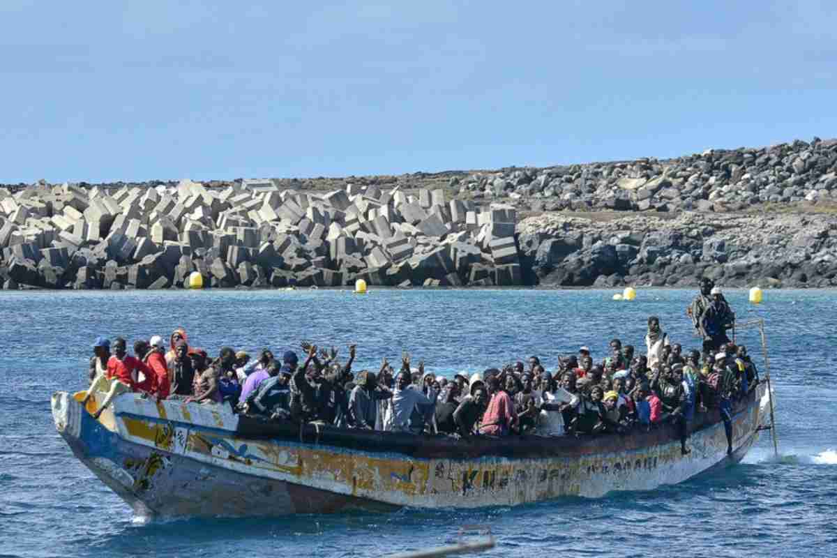 Barca con migranti