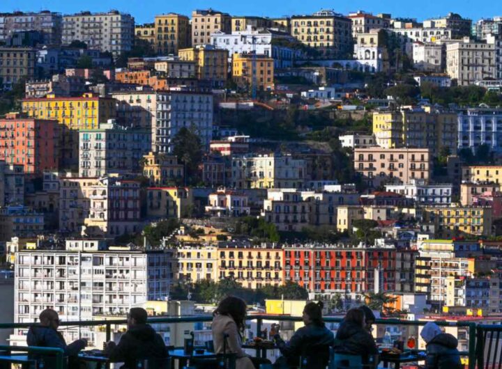 veduta di palazzi in città