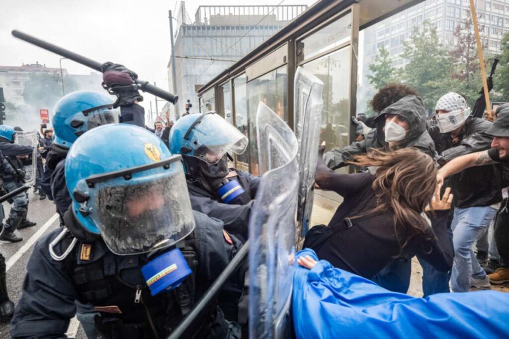 polizia durante corteo