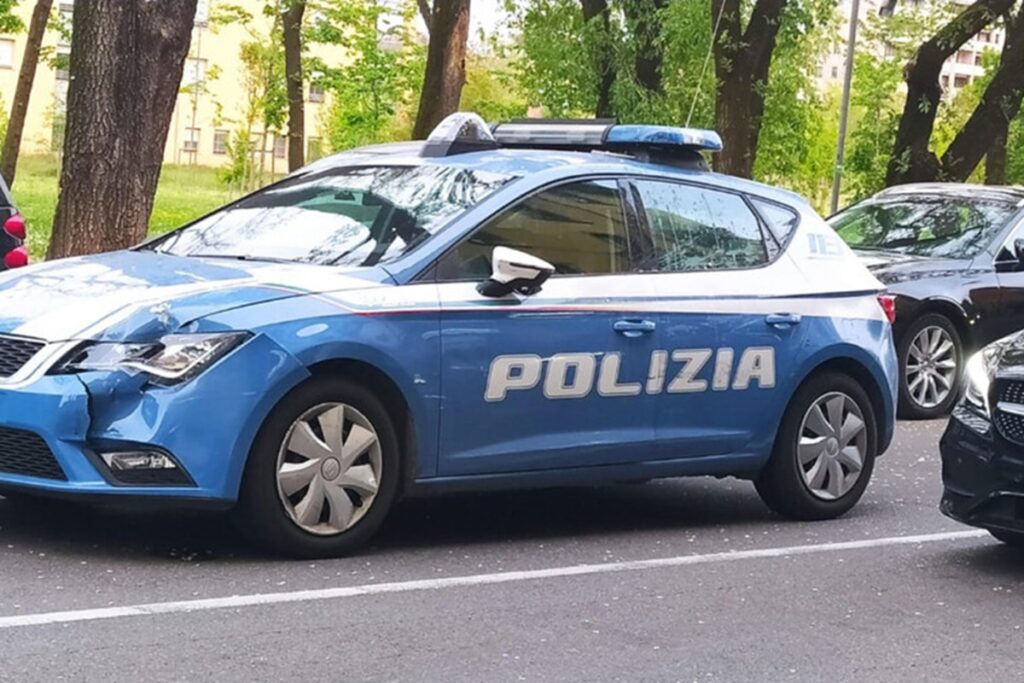 Una volante della polizia