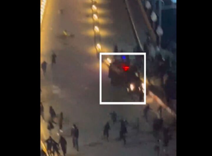 Il video della polizia iraniana che insegue e investe i manifestanti