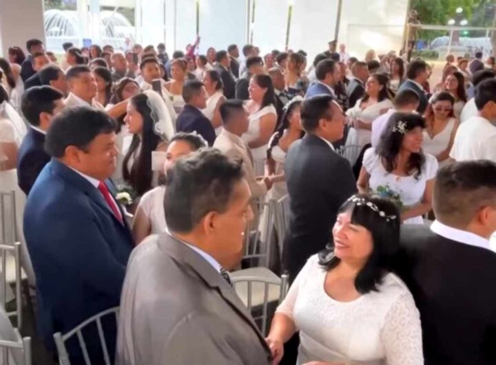 Coppie si sposano in Perù